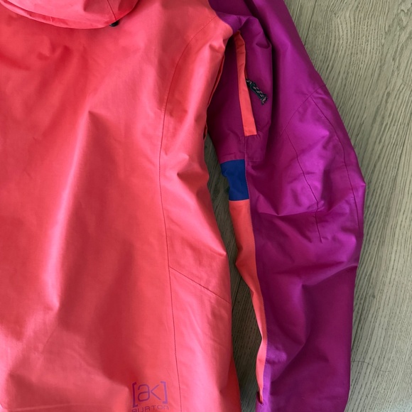 Burton AK Women’s Snow Snowboard Jacket Goretex Size M - Picture 9 of 9
